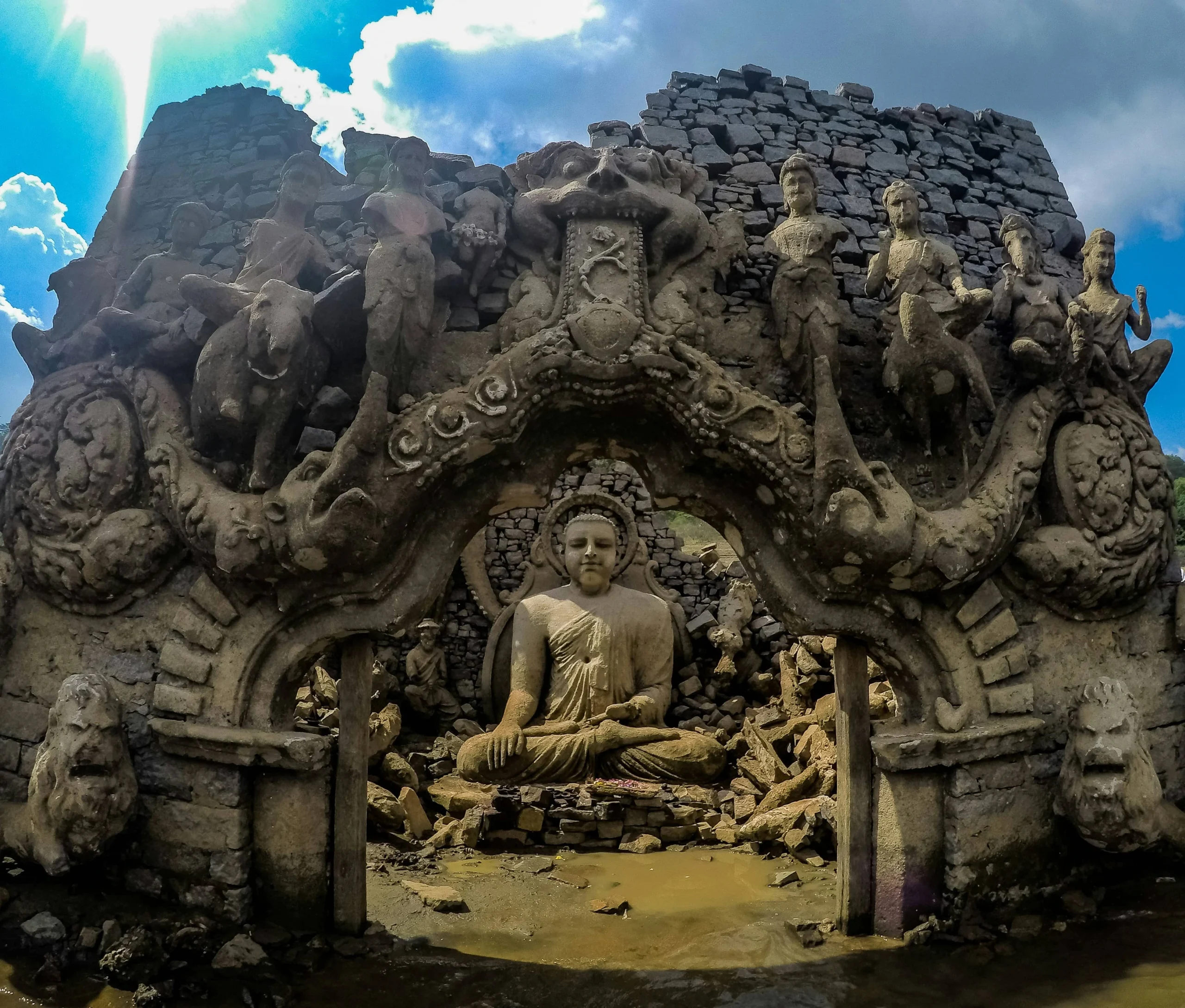 Buddhist statues in Sri Lanka